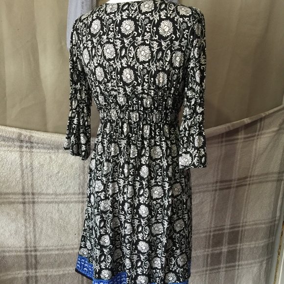 GORGEOUS MAX STUDIO BLACK CREAM FLORAL MINI DRESS - Picture 3 of 7